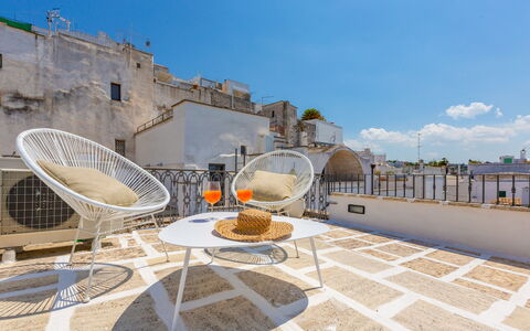 Romeo e Giulietta - Terrazza Vista Mare: Cielo, Tiempo De Día, Edificio, Azur, Diseño Urbano, Nube, Ocio, Bienes Raíces, Paisaje, Ciudad