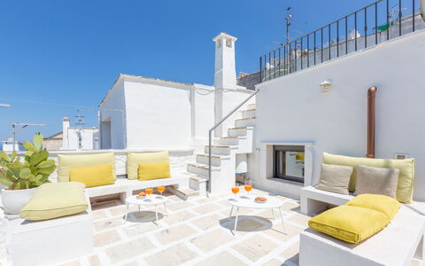 Romeo e Giulietta - Terrazza Vista Mare: Cielo, Mueble, Planta, Edificio, Mesa, Sofá, Diseño De Interiores, Mueble Para Exteriores, Sala, Suelo