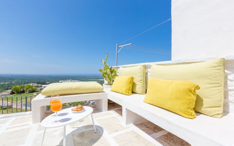 Romeo e Giulietta - Terrazza Vista Mare: Cielo, Propiedad, Planta, Comodidad, Mueble Para Exteriores, Diseño De Interiores, Sombra, Agua, Sofá, Almohada