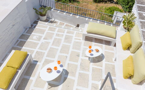 Romeo e Giulietta - Terrazza Vista Mare: Planta, Diseño De Interiores, Diseño Urbano, Amarillo, Edificio, Piso, Suelo, Silla, Madera, Bienes Raíces
