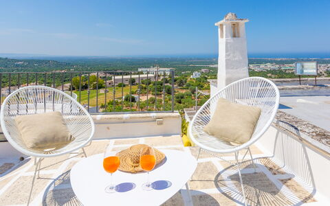 Romeo e Giulietta - Terrazza Vista Mare: Cielo, Mesa, Mueble, Vajilla, Producto, Silla, Azur, Mueble Para Exteriores, Diseño De Interiores, Edificio