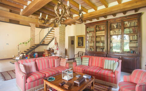 Villa Monia: Mesa, Mueble, Sofá, Propiedad, Edificio, Madera, Encendiendo, Diseño De Interiores, Marco, Sala