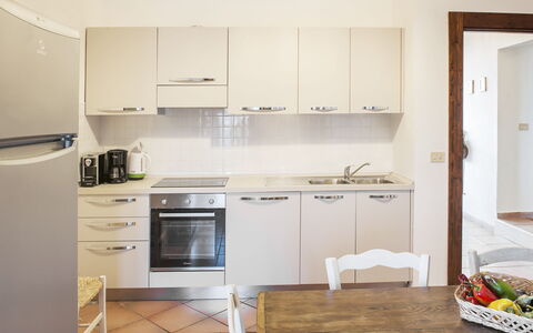 Villa Degli Aranci: Gabinetes, Fregadero, Mostrador, Lavabo, Mueble, Estufa De Cocina, Aparato De Cocina, Cocina, Electrodoméstico, Madera