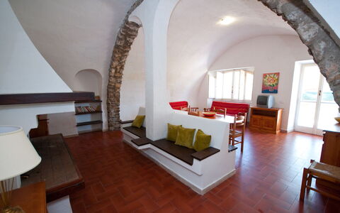 Holiday Home Giannella: Propiedad, Sofá, Mueble, Mesa, Madera, Diseño De Interiores, Salón, Suelo, Piso, Casa
