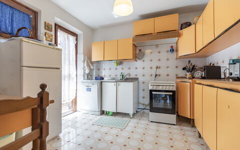 Villa Il Pesco: Gabinetes, Mueble, Propiedad, Mostrador, Aparato De Cocina, Cocina, Estufa De Cocina, Diseño De Interiores, Encendiendo, Refrigerador