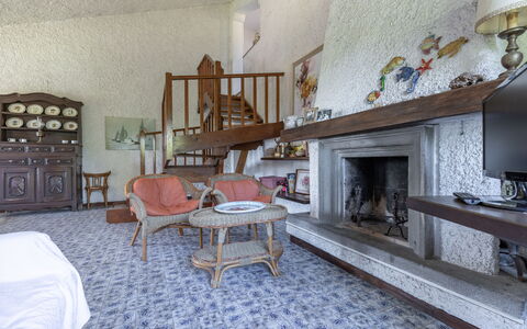 Villa Il Pesco: Mueble, Madera, Edificio, Mesa, Sala, Sofá, Diseño De Interiores, Silla, Suelo, Piso