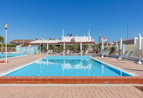 Villa Il Pesco: Agua, Cielo, Piscina, Azur, Ocio, Material Compuesto, Mueble Para Exteriores, Recreación, Rectángulo, Sombra