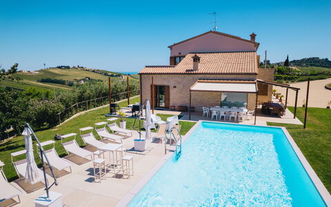 Villa Clair: Piscina, Recurso, Hotel, Villa, Mueble Para Exteriores, Silla, Hacienda, Centro De Ocio, Eco Hotel, Thermae