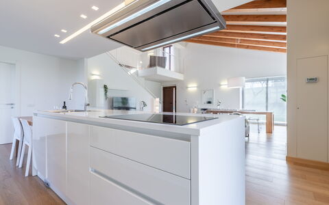 Villa Clair: Gabinetes, Mostrador, Edificio, Madera, Diseño De Interiores, Piso, Suelo, Casa, Cocina