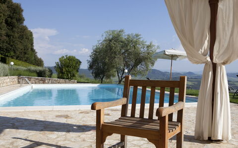 Chianti Resort: Cielo, Agua, Mueble, Propiedad, Planta, Piscina, Azur, Sombra, Mueble Para Exteriores, Mesa