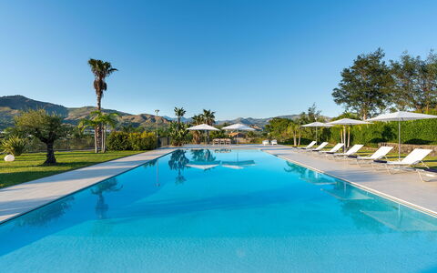 Villa Diodoro: Agua, Cielo, Propiedad, Planta, Piscina, Azur, Árbol, Sombra, Mueble Para Exteriores, Ocio