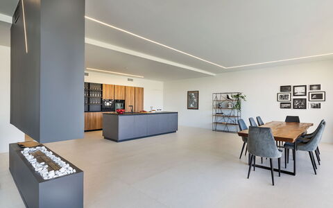 Villa Diodoro: Mueble, Propiedad, Librero, Estantería, Madera, Estante, Arquitectura, Mesa, Diseño De Interiores, Sala