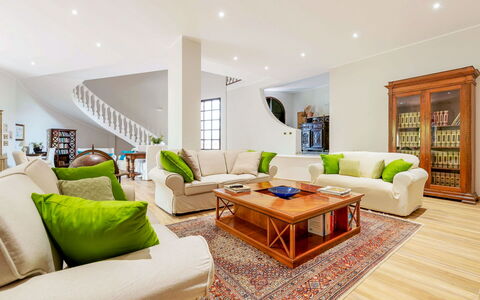Villa Rossana: Sofá, Propiedad, Mueble, Mesa, Comodidad, Marco, Planta De Casa, Planta, Diseño De Interiores, Encendiendo