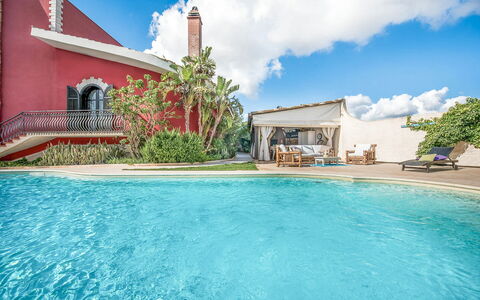 Villa Rossana: Agua, Cielo, Nube, Planta, Tiempo De Día, Propiedad, Azul, Edificio, Naturaleza, Piscina