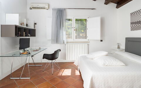 Villa Girgenti: Mueble, Edificio, Ventana, Mesa, Gabinetes, Madera, Comodidad, Silla, Diseño De Interiores, Arquitectura