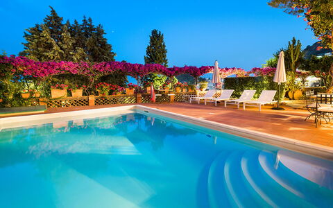 villa-della-sirene-taormina-pool