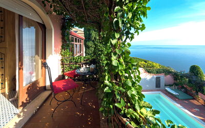 villa-della-sirene-taormina-pool-balcony