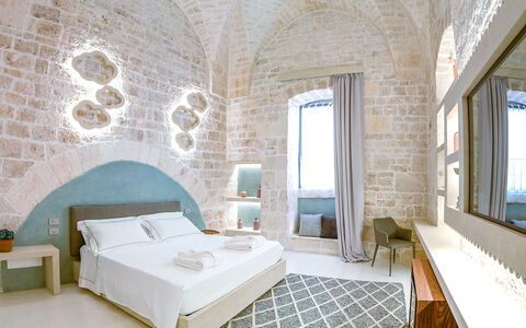 Vico Bianco Raro Rooms: Propiedad, Mueble, Marco, Ventana, Azur, Comodidad, Edificio, Diseño De Interiores, Madera