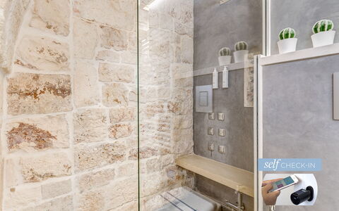 Vico Bianco Raro Rooms: Suelo, Pared, Piso, Ladrillo, Madera, Arreglo De Tubería, Casa, Fachada, Baño, Edificio