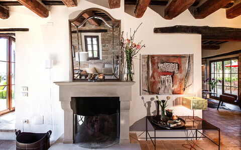 Villa Edelweiss: Marrón, Planta, Propiedad, Mueble, Marco, Ventana, Planta De Casa, Maceta, Sofá, Madera
