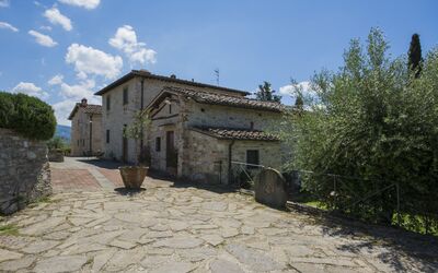 Borgo Delle Fonti: Planta, Cielo, Ventana, Edificio, Nube, Casa, El Terreno Del Lote, Superficie De La Carretera, Cabaña, Árbol