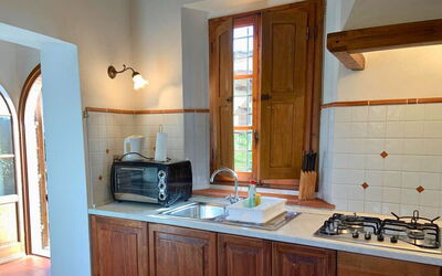 Le Fonti 9: Cocina, Madera, Aparato De Cocina, Mostrador, Piso, Diseño De Interiores, Gabinetes, Mueble, Fregadero, Casa