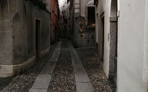 App. Il Sasso Di Olina: Edificio, Ventana, Superficie De La Carretera, Infraestructura, Puerta, Casa, Piso, Barrio, Escalera, Espacio Publico