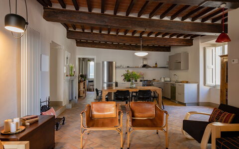 Appartamento Palei: Mueble, Propiedad, Mesa, Silla, Planta, Madera, Planta De Casa, Encendiendo, Arquitectura, Diseño De Interiores