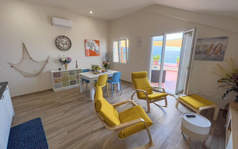 Vista Mare Borgo Peri: Mueble, Planta De Casa, Planta, Marco, Silla, Maceta, Diseño De Interiores, Madera, Piso, Edificio
