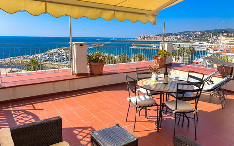 Vista Mare Borgo Peri: Mueble, Recurso, Balcón, Departamento, Silla, Maceta, Eco Hotel, Planta De Casa, Sombra, Manchas De Madera