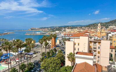 Vista Mare Borgo Peri: Nube, Agua, Cielo, Edificio, Tiempo De Día, Propiedad, Azul, Ventana, Árbol, Arquitectura