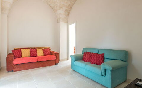 Bianco Trullo: Mueble, Propiedad, Sofá, Madera, Diseño De Interiores, Piso, Comodidad, Suelo, Sala, Pared