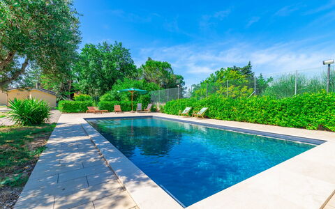 Sunrise Hill Holiday Home: Agua, Planta, Cielo, Propiedad, Piscina, Azur, Árbol, Nube, Condominio, Ocio