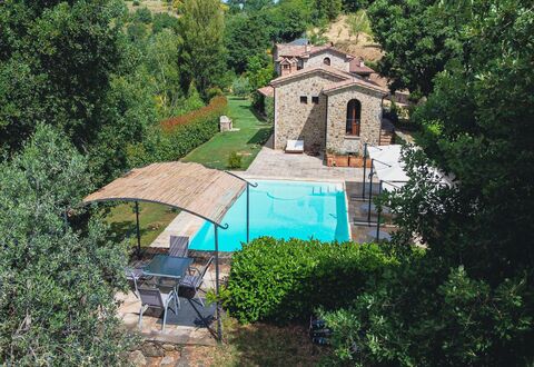 Villa Sant'anna: Planta, Edificio, Árbol, Vegetación, Paisaje, Ocio, Diseño Urbano, Ventana, Techo