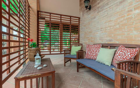 Villa Rosso Corbezzolo: Mueble, Planta, Madera, Diseño De Interiores, Edificio, Comodidad, Pared, Suelo, Sombra, Piso