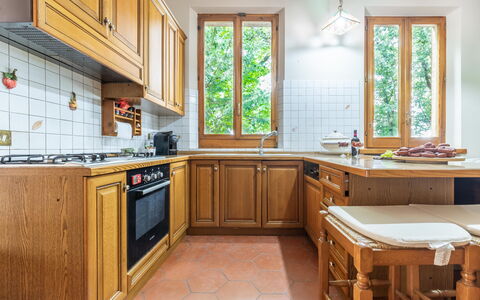 Villa Rosso Corbezzolo: Gabinetes, Fregadero, Mostrador, Ventana, Lavabo, Cocina, Madera, Diseño De Interiores, Encendiendo, Grifo