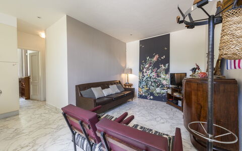 La Villetta: Mueble, Propiedad, Edificio, Madera, Comodidad, Diseño De Interiores, Gabinetes, Casa, Suelo, Piso