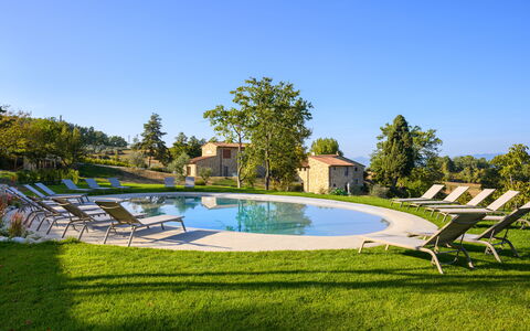 Villa Campestri: Agua, Cielo, Planta, Piscina, Árbol, Edificio, Paisaje Natural, Arquitectura, El Terreno Del Lote, Sombra