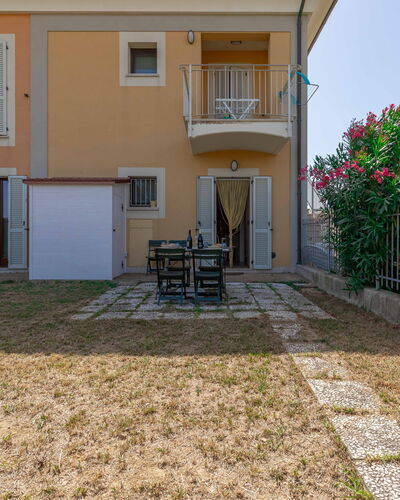 Casamare: Planta, Ventana, Propiedad, Edificio, Puerta, Casa, Superficie De La Carretera, El Terreno Del Lote, Barrio, Flor
