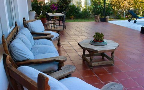Tre Donne: Planta, Mueble, Mesa, Maceta, Mueble Para Exteriores, Madera, Sala, Planta De Casa, Diseño De Interiores, Suelo