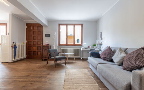 Casa Del Porto: Mueble, Ventana, Madera, Planta De Casa, Suelo, Comodidad, Piso, Edificio, Sofá