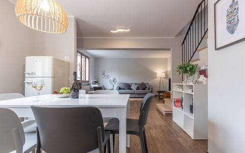 Casa Del Porto: Mueble, Propiedad, Mesa, Gabinetes, Silla, Diseño De Interiores, Madera, Encendiendo, Piso