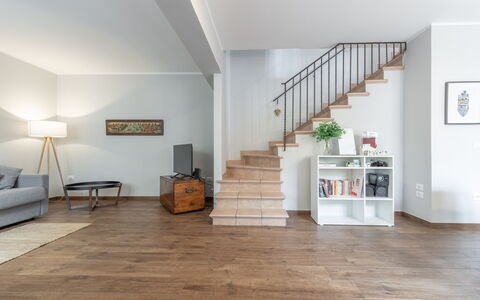 Casa Del Porto: Mueble, Diseño De Interiores, Madera, Encendiendo, Salón, Piso, Marco, Comodidad, Sala, Sofá