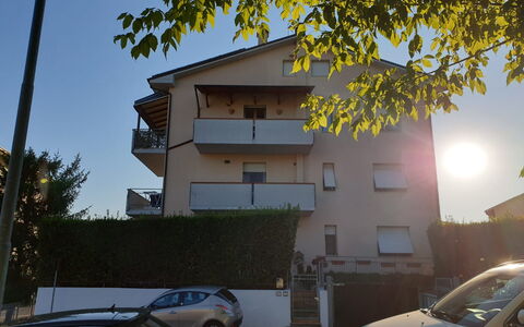 L'attico Di Castelfidardo: Cielo, Coche, Edificio, Propiedad, Ligero, Vehículo, Rueda, Vehículo De Motor