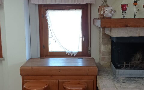 L'attico Di Castelfidardo: Madera, Ventana, Mesa, Diseño De Interiores, Suelo, Manchas De Madera, Piso, Madera Dura, Edificio, Casa