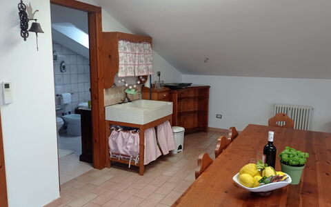 L'attico Di Castelfidardo: Mesa, Gabinetes, Mueble, Edificio, Comida, Vajilla, Cajón, Madera, Cajonera, Diseño De Interiores