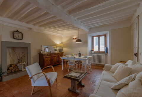 Appartamento Mancini: Mueble, Marco, Mesa, Edificio, Madera, Ventana, Sofá, Planta De Casa, Diseño De Interiores, Piso