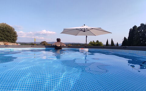 Villa La Cicogna Tuscany: Agua, Cielo, Edificio, Piscina, Paraguas, Azur, Árbol, Sombra, Mueble Para Exteriores, Ocio