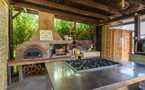 Villa Pancole: Propiedad, Aparato De Cocina, Madera, Mostrador, Estufa De Cocina, Diseño De Interiores, Mesa, Sala, Estufa De Gas, Cocina