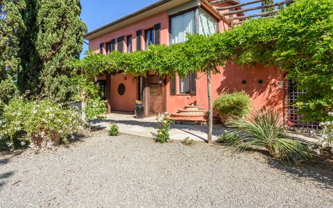 Villa Pancole: Planta, Ventana, Edificio, Cielo, El Terreno Del Lote, Paisaje, Barrio Residencial, Fachada, Bienes Raíces, Cabaña